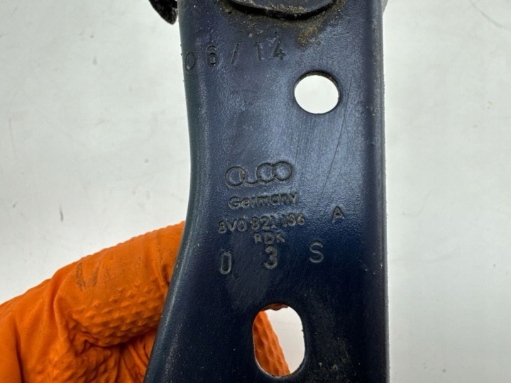 AUDI A3 S3 8V 2015 POIGNÉE FIXATION GARDE-BOUE AVANT