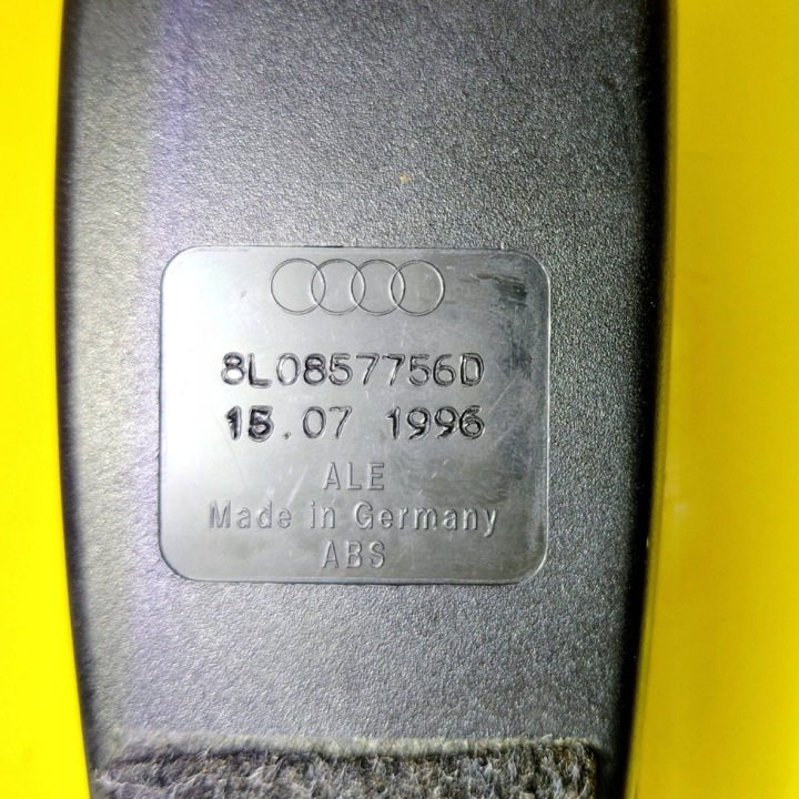 AGRAFE COURROIE SÉCURITÉ PAWY AVANT AUDI A3 S3 8L 8LO857756D NR192