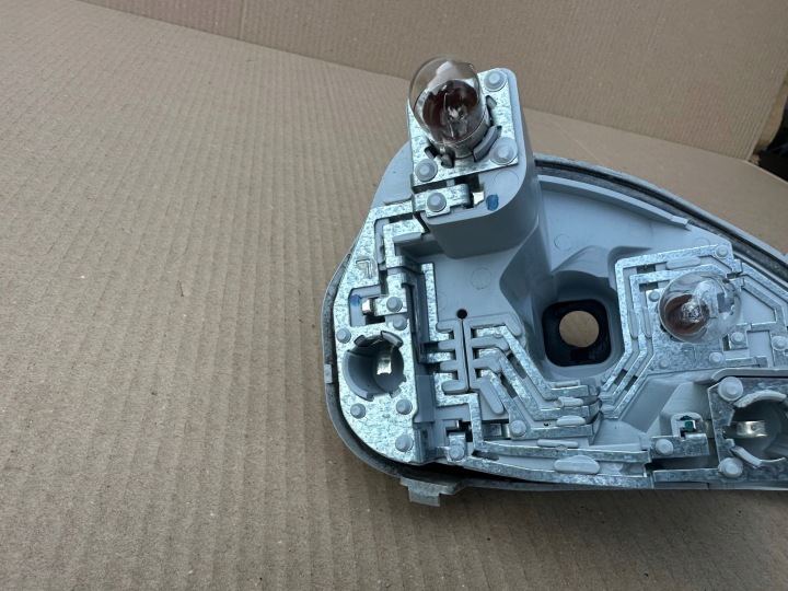 SEAT IBIZA IV 6J DOUILLE D'AMPOULE GAUCHE ARRIÈRE 6J4945257A