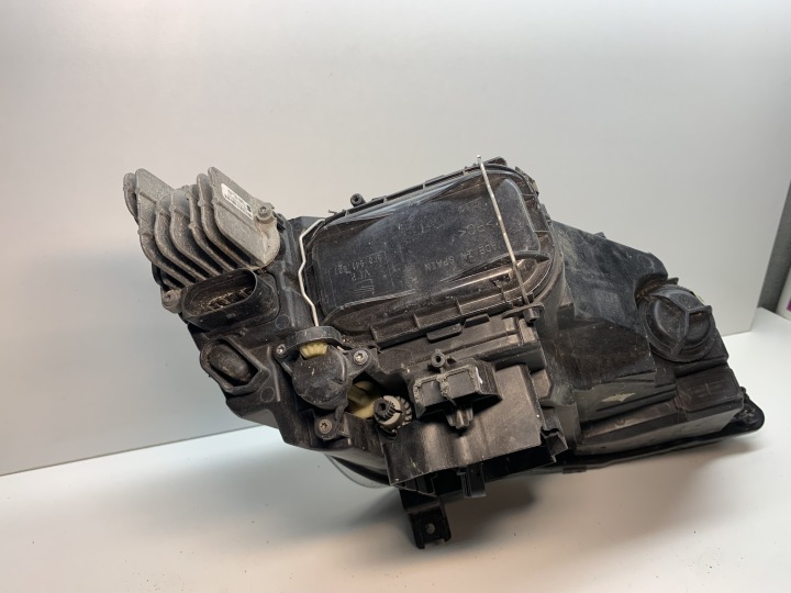 SEAT LEON III 3 PHARE AVANT COMPLET LED GAUCHE AVANT 5F1941007B