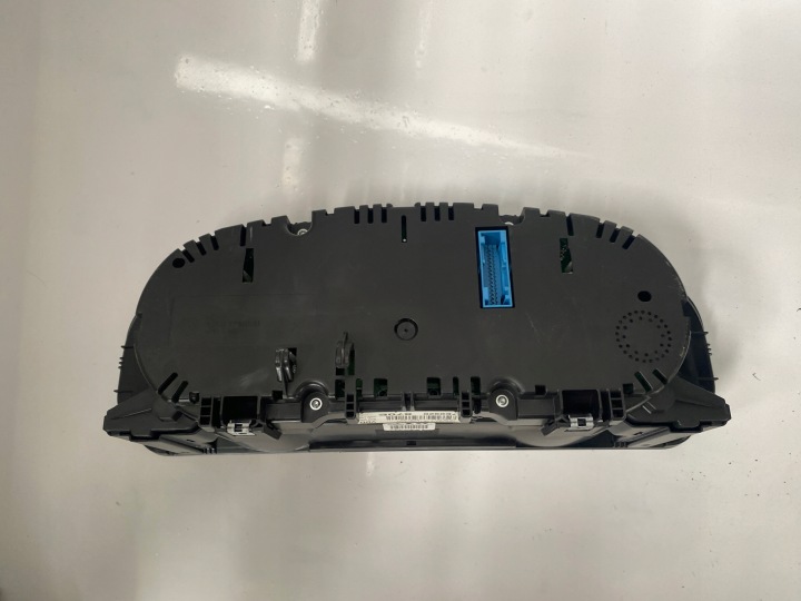VW T5 LIFT 2.0 TDI COMPTEUR TABLEAU DE BORD 7E0920870E
