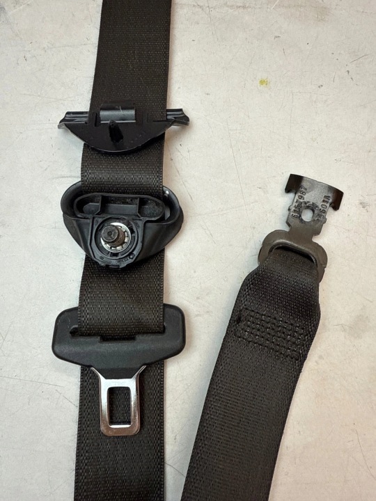 CEINTURE DE SÉCURITÉ AVANT AVANT DROIT OPEL ZAFIRA C 620611500
