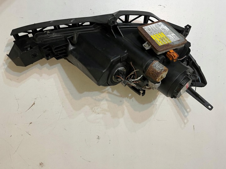 MAZDA 3 I (03-09R) PHARE GAUCHE PROJECTEUR GAUCHE AVANT XÉNON P2951 STANLEY