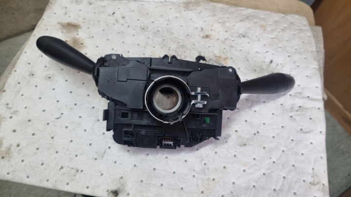 CITROEN C4 II B7 COMMUTATEUR COMPOSITE 96759258XT