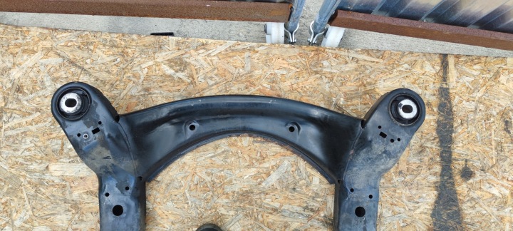 TRAVERSE CHÂSSIS CHÂSSIS AVANT AUDI A6 C6 4F0399313L