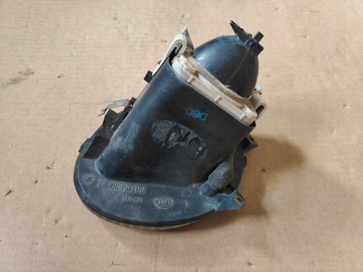 PHARES ANTIBROUILLARD GAUCHE FORD MONDEO I 147109 HELLA