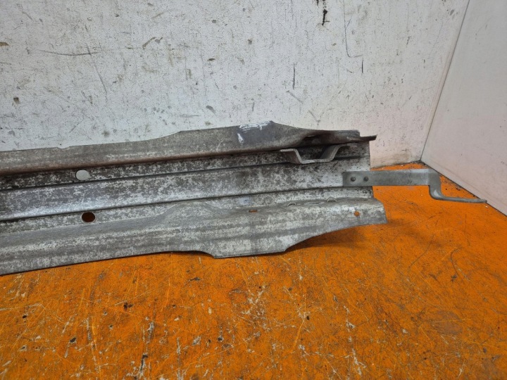 AUDI A4 1.9 TDI 00-05 RENFORCEMENT POUTRE PARE-CHOCS AVANT 8E0807109 LY9B