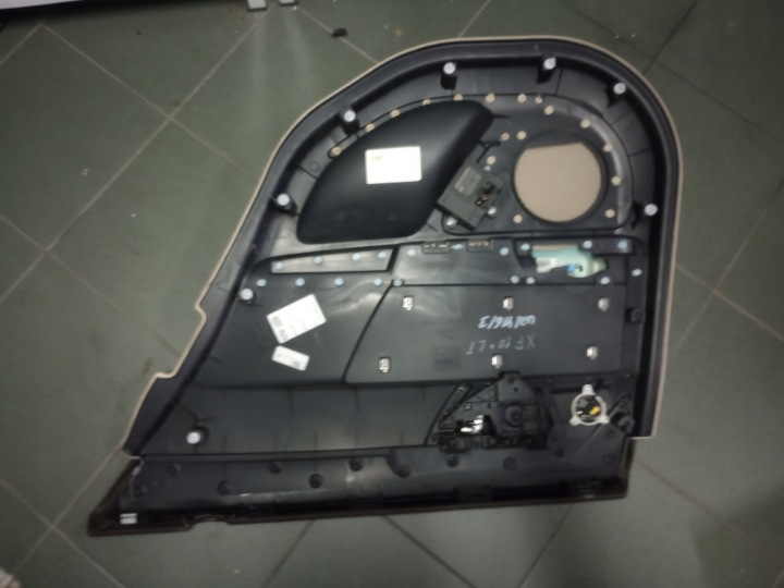 JAGUAR XF X250 2010 BERLINE COLLECTEUR GARNITURE PORTES GAUCHE ARRIÈRE 8X23-F274A31-A