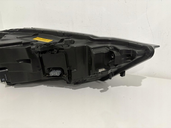 AUDI A8 D5 PHARE GAUCHE AVANT LASER 4N0941085
