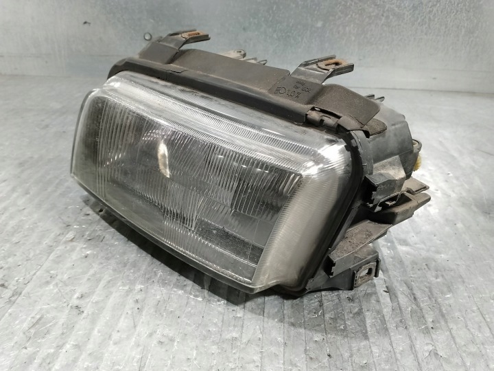 PHARES AVANT ENSEMBLE AUDI A4 B5 8D0941003E 8D0941004E