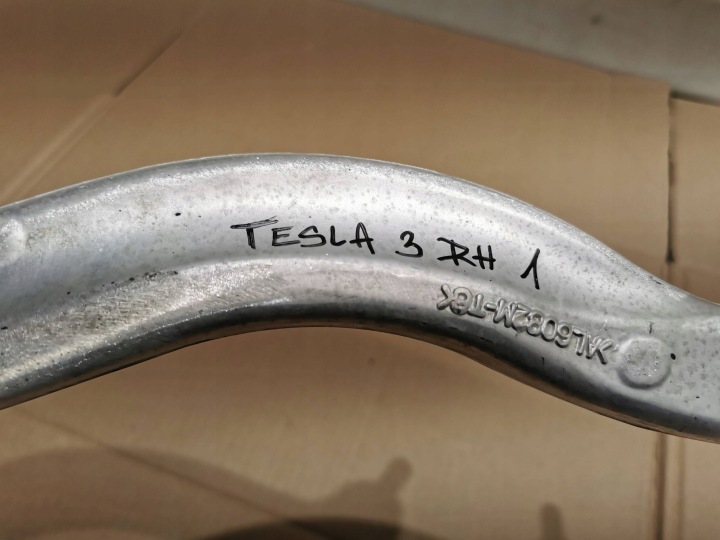 TESLA MODÈLE 3 17- BRAS DE SUSPENSION AVANT DROIT AVANT RWD 1044359-00-A NR1