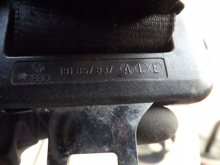 AUDI A4 B6 B7 AGRAFE CEINTURE DE SÉCURITÉ ARRIÈRE ARRIÈRE CENTRAL 8E0857713
