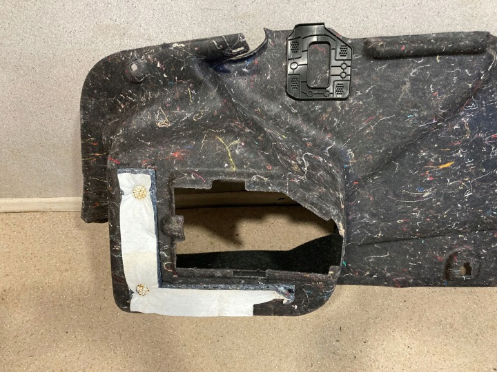 COLLECTEUR COUVERCLES DE COFFRE ARRIÈRE CÔTÉ DROITE BMW M5 F90 7373570