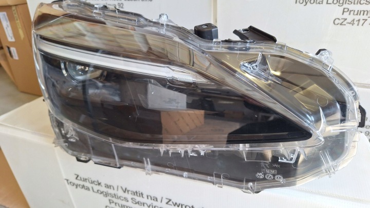 PROJECTEUR AVANT CÔTÉ DROITE TOYOTA YARIS CROSS 0D314 COMPLÈTE
