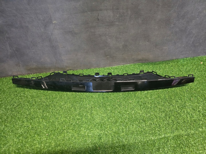 CACHE MOULURE COUVERCLES DE COFFRE COUVERCLES DE COFFRE ARRIÈRE AUDI Q8 4M8