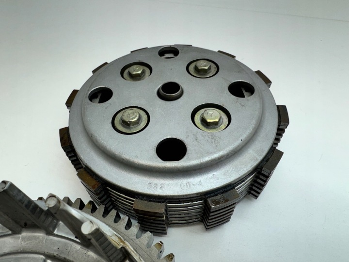 EMBRAYAGE COMPLET CORBEILLE EMBRAYAGE SUZUKI GSF 600 BANDIT 00-04R