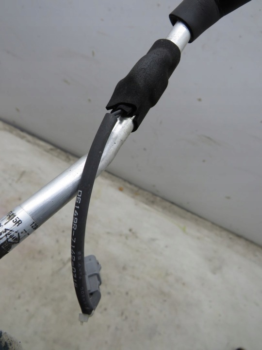 TUYAU FIL CLIMATISATION RENAULT ZOE 924477415R