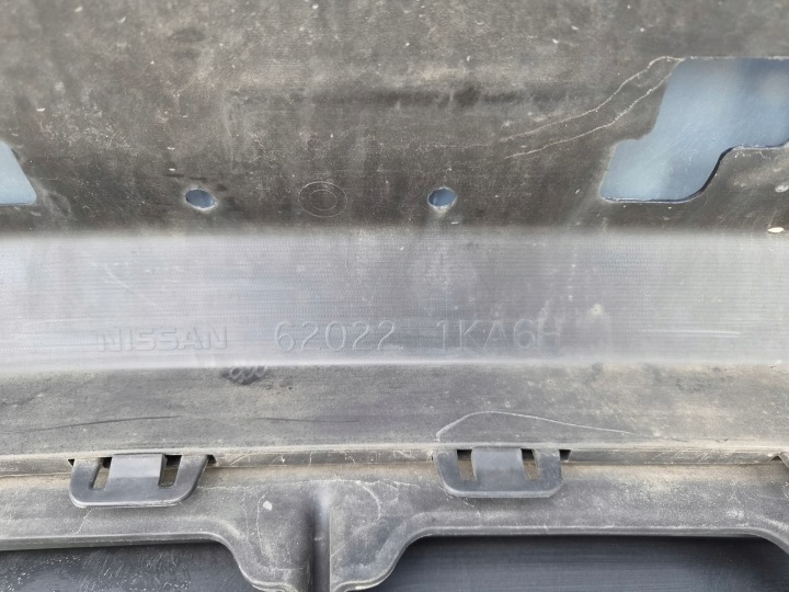 PARE-CHOCS AVANT AVANT NISSAN JUKE I F15 2009- 620221KA6H ENTIER EN BON ÉTAT BAS
