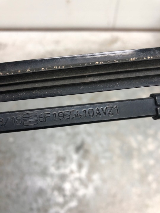 BRAS DE SUSPENSION ESSUIE-GLACES SEAT IBIZA V 6F1955409 6F1955410