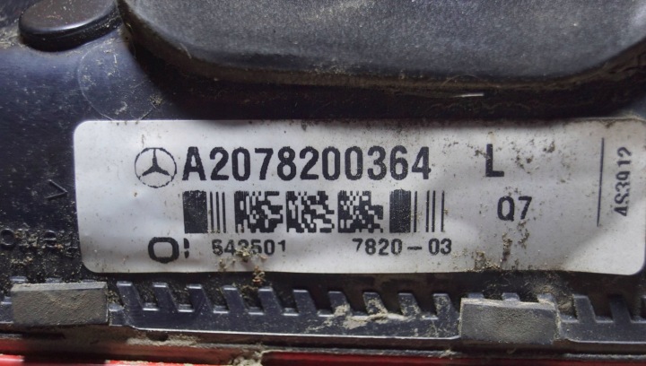 MERCEDES W207 PHARE GAUCHE ARRIÈRE DANS COUVERCLE DE COFFRE LED A2078200364 (C1866)
