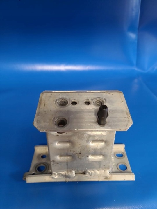 SUPPORT AMPLIFICATEUR PARE-CHOCS AVANT AVANT DROIT 57013-47040 TOYOTA