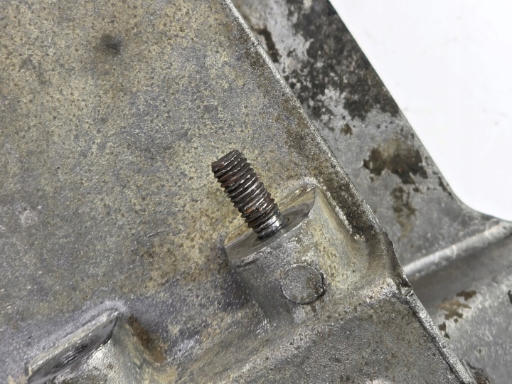 VW T5 1.9 TDI POIGNÉE FIXATION POIGNÉE MOTEUR 7H0199370A 1K