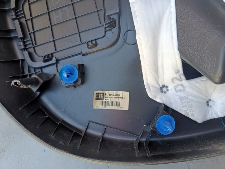 HYUNDAI I30 III 17R- PROTECTION COUVERCLES DE COFFRE COUVERCLES DE COFFRE ARRIÈRE HAYON 81750-G4000