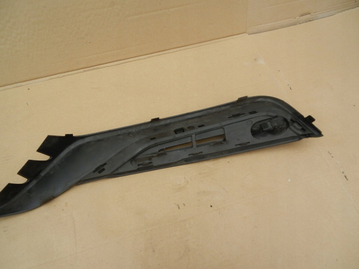 MOULURE GRILLE PARE-CHOCS GAUCHE PDC VOLVO V60 S60 II