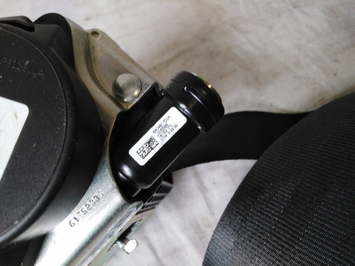 VOLVO V40 II LIFT 18R CEINTURE DE SÉCURITÉ DROIT AVANT WYSTRZAL