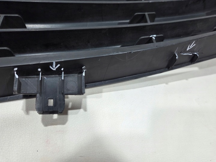 CALANDRE GRILLE PARE-CHOCS AVANT OPEL VIVARO II B 623104066R