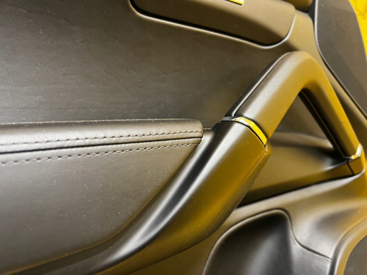 COLLECTEUR GARNITURE PORTES GAUCHE ARRIÈRE PORSCHE CAYENNE 7P5 LIFT