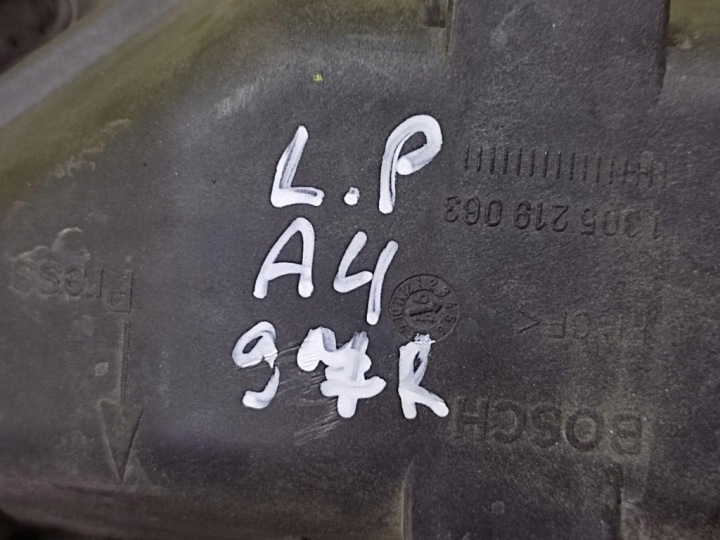 AUDI A4 B5 PROJECTEUR PHARE GAUCHE AVANT 8D0941003E