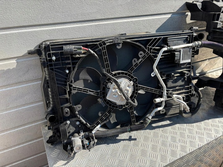 RENAULT SCENIC IV COURROIE AVANT RADIATEURS POUTRE 1.5 DCI 214811275R