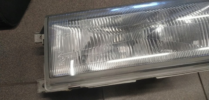 MAZDA 626 PROJECTEUR DROIT 001-4002 ORIGINE