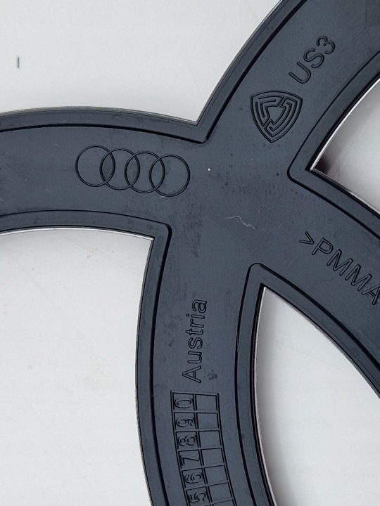 AUDI Q7 SQ7 2024- LOGO INSIGNE EMBLÈME CALANDRE 4M0853605 A/B ORIGINAL
