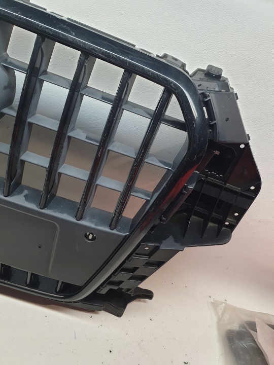 AUDI Q3 8U S-LINE 11-14 GRILLE CALANDRE DANS PARE-CHOCS AVANT PDC 8U0853653A
