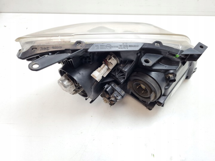 2006 TOYOTA AVENSIS T250 PROJECTEUR 20B738