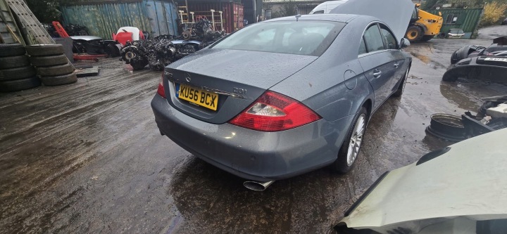 AVANT CAPOT MERCEDES CLS320 CODE VERNIS C747 ANNÉE 2006