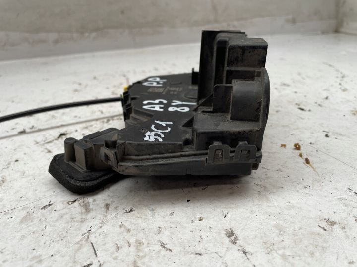 AUDI A3 8Y SERRURE DE PORTE DROIT AVANT 5TB837016E