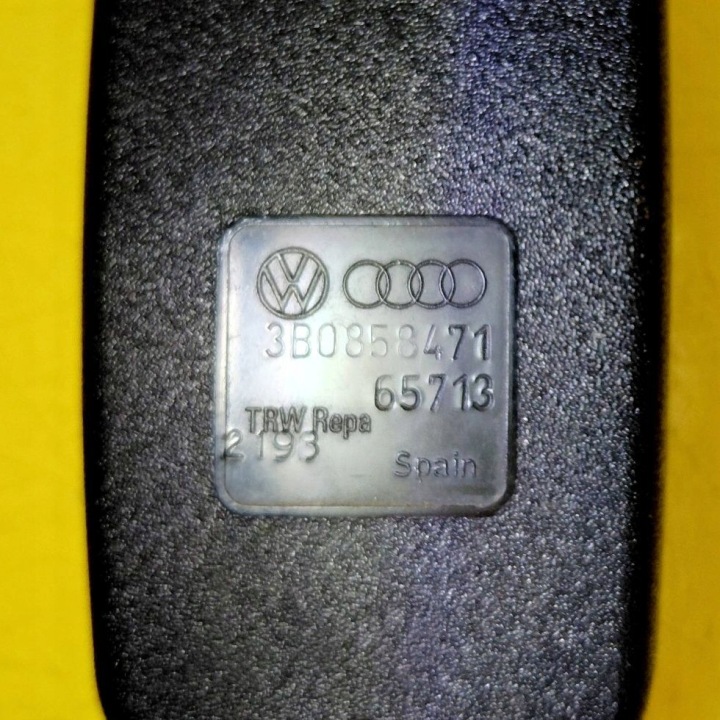 AGRAFE COURROIE SÉCURITÉ GAUCHE AVANT VOLKSWAGEN PASSAT B5 3B085847 NR1577