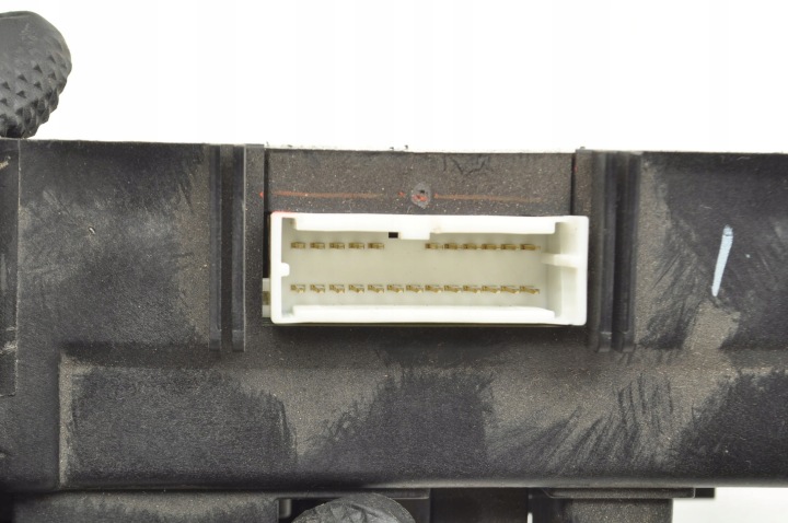 MITSUBISHI LANCER VIII BOÎTE FUSIBLES 8637A466