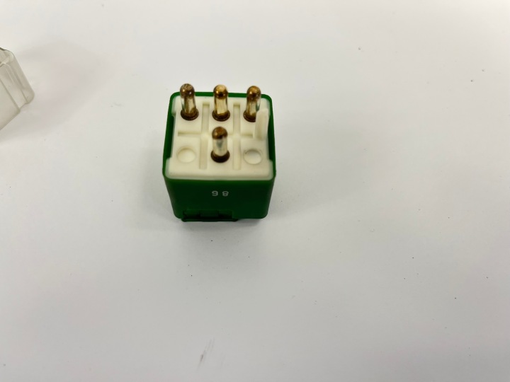 RELAIS MERCEDES W124 W201 W126 190 R129 0015429619 4RA007077-01 12V 30A