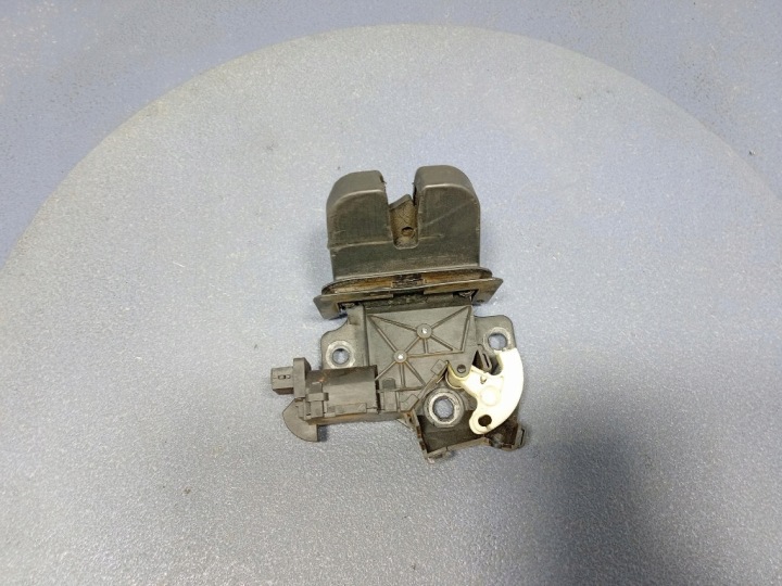 AUDI A6 C6 SERRURE COUVERCLES DE COFFRE ARRIÈRE COUVERCLES DE COFFRE ARRIÈRE 3 GOUPILLE 4F9827520C