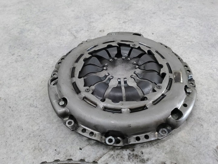 VOLANT BIMASSE COMPLET RENAULT SCENIC III RESTYLAGE 302100495R 301016812R SACHS