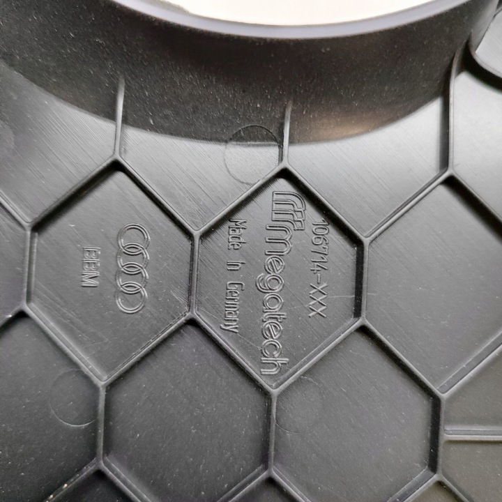AUDI Q8 2023 GAUCHE CÔTÉ PROTECTION INFÉRIEURE MONTANTS B