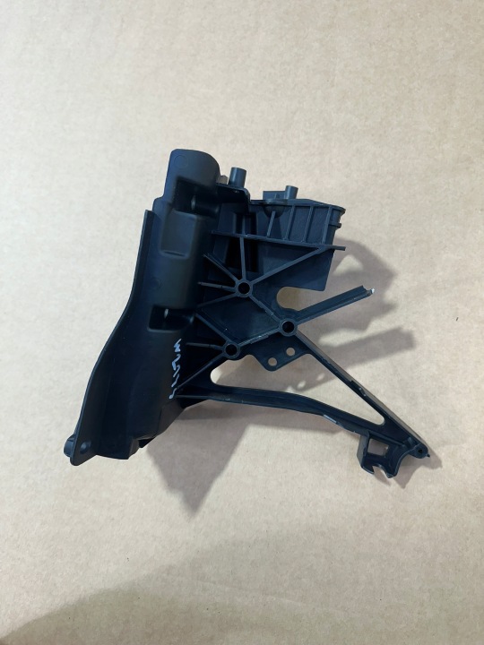 FIXATION PANNEAU AVANT DROIT PHARES MERCEDES E CLASSE W213 AVEC