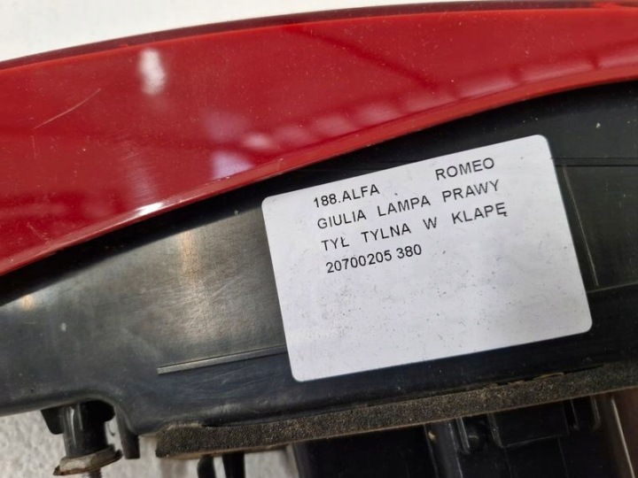 ALFA ROMEO GIULIA PHARE DROIT ARRIÈRE DROITE ARRIÈRE DANS COUVERCLE DE COFFRE 20700205