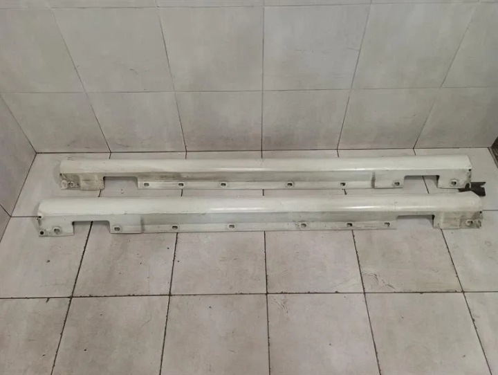 MERCEDES C63 W204 SIDE SKIRT SET A2046980754 AMG SIDE SILLS SET DEFECTS