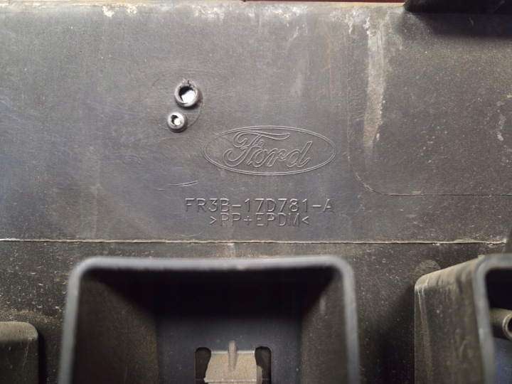 FORD MUSTANG VI 2015 AVEC ARRIÈRE PARE-CHOCS ARRIÈRE