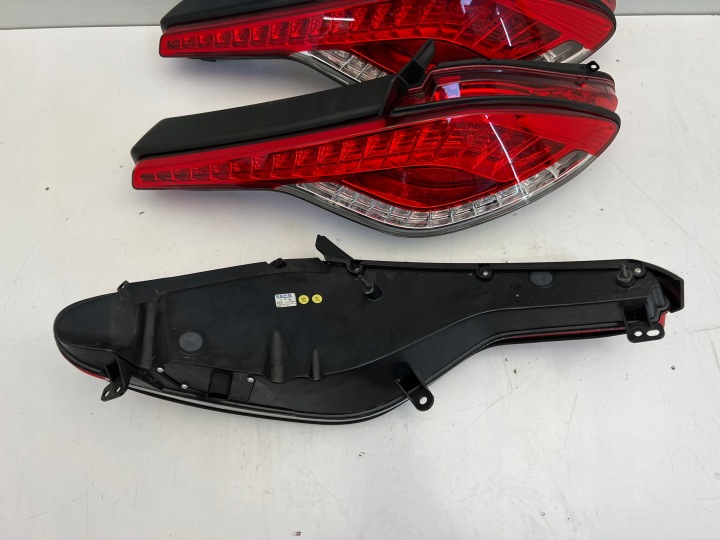FISKER KARMA PHARE ARRIÈRE DROITE REAR RIGHT PHARE LED ORIGINAL DÉMONTAGE